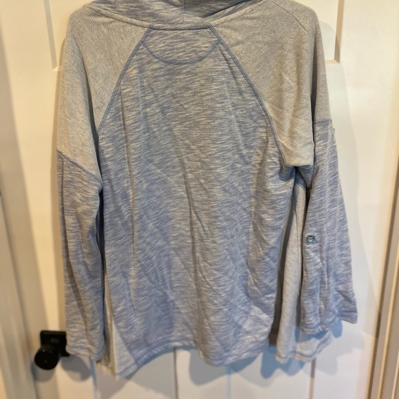 Calvin Klein light blue with white sweater XL. - Picture 3 of 3